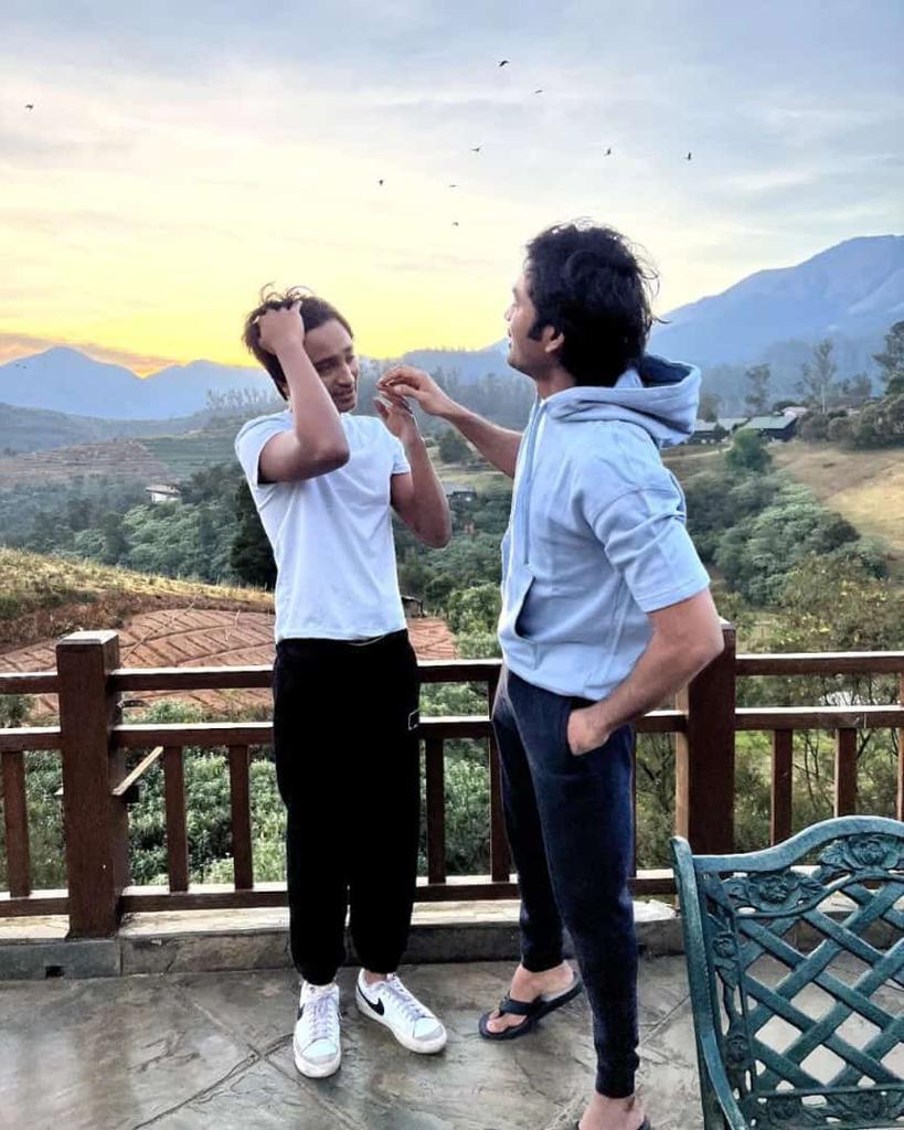 Dhanush with his son Yatra in naane varuven shooting spot at ooty