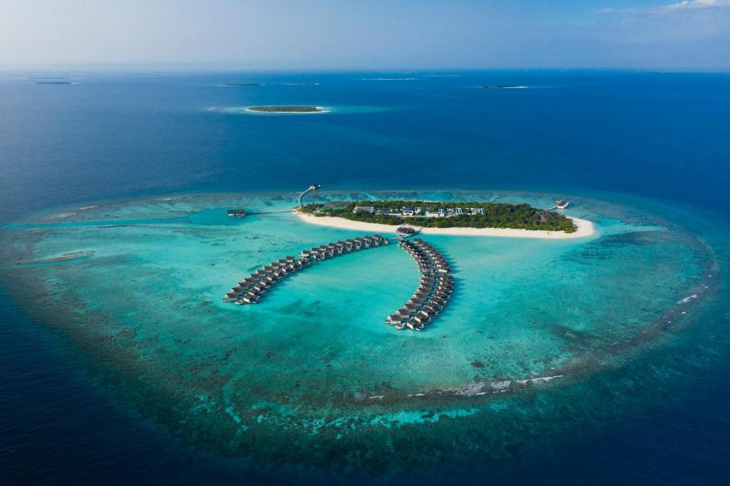 Tamannaah Bhatia Maldives Mövenpick Kuredhivaru MV