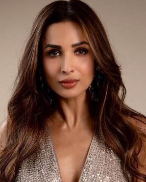 Malaika Arora back home from the hospital after the minor acci