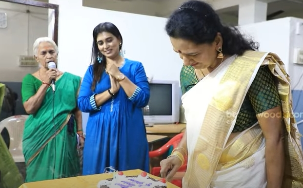 Vijay mother shoba birthday celebration in oldage home