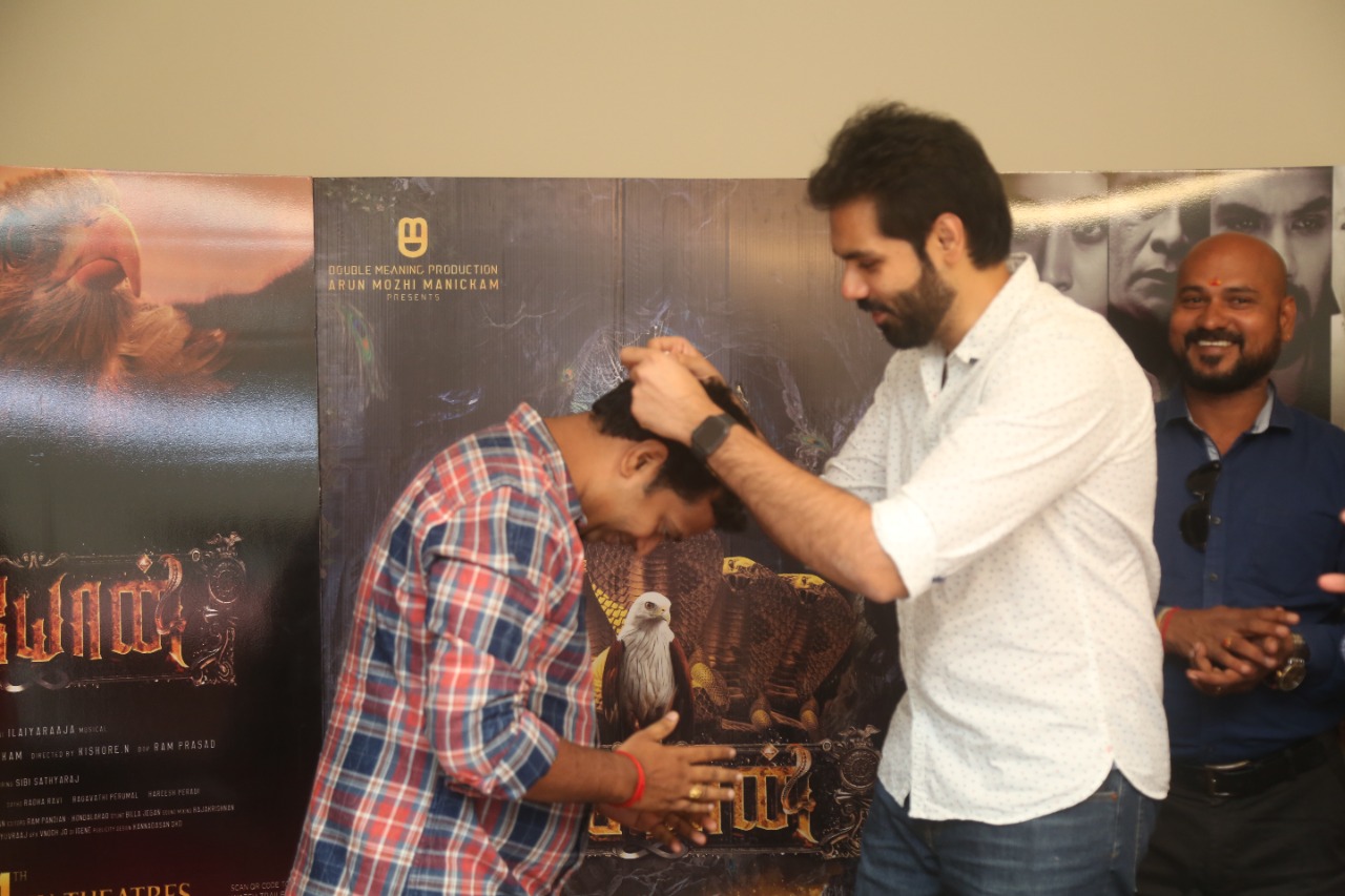 Sibiraj the protagonist of the film presented a gold chain to Kishore