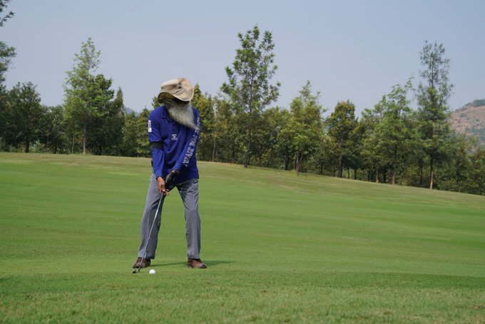 Rakul Preet Singh Played Golf with Sadh guru Eesha