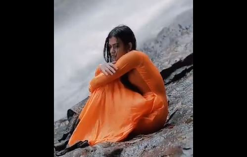 Aishwarya Rai usure poguthe song recreation viral video