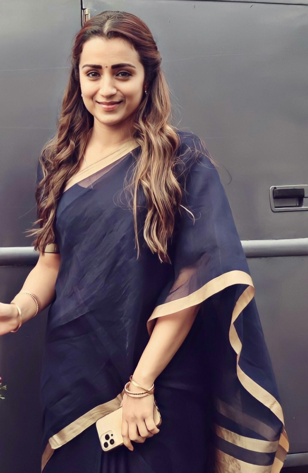actress trisha new look in blue saree gone viral
