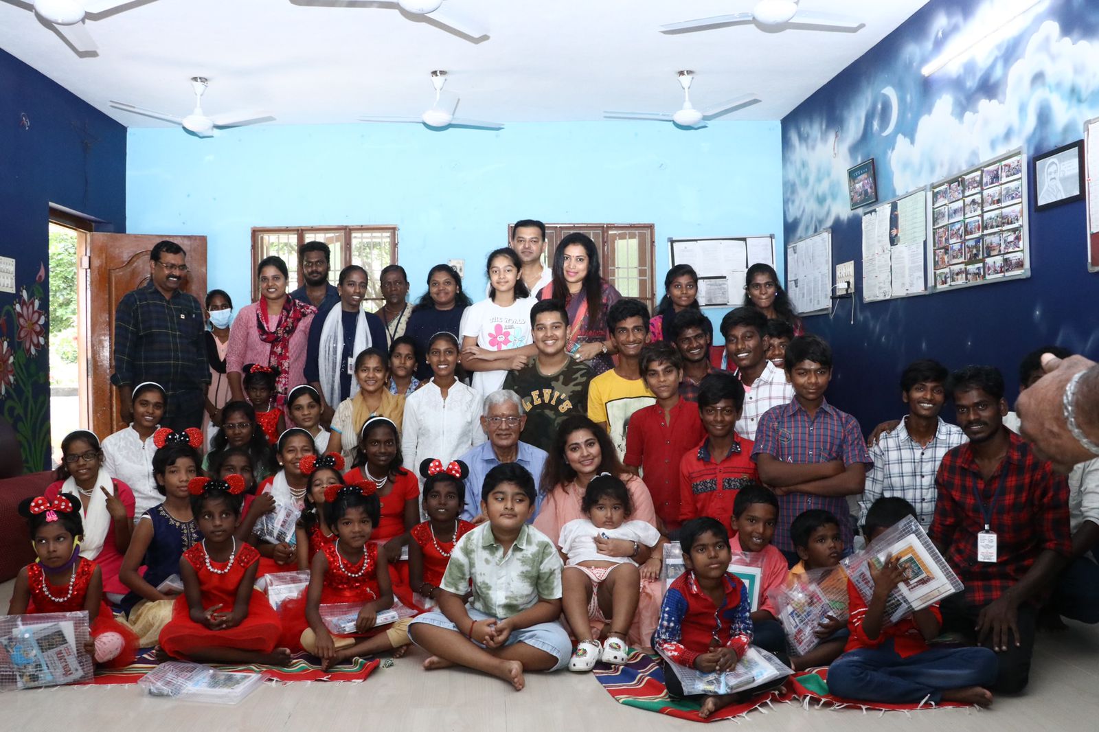 Sneha celebrated her father birthday with children