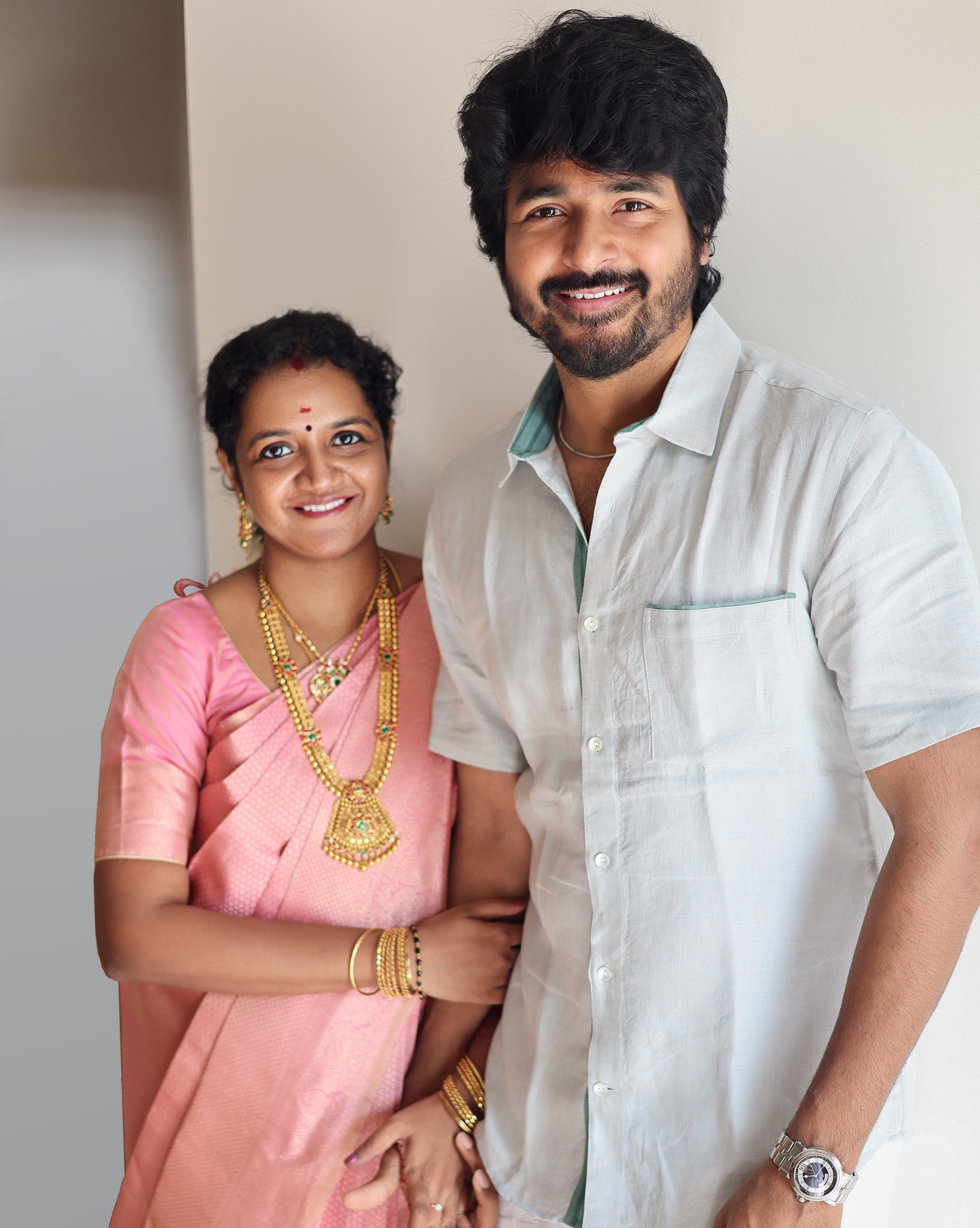 Sivakarthikeyan shares latest picture with his wife