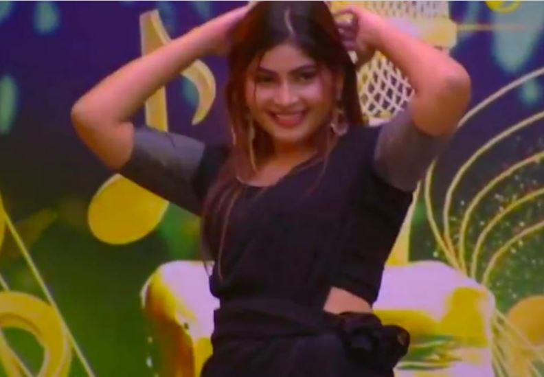 janani and queency dance in biggboss tamil mallipoo song
