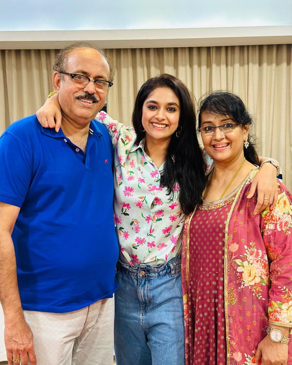 Keerthy Suresh Celebrating Her Parents Birthday 