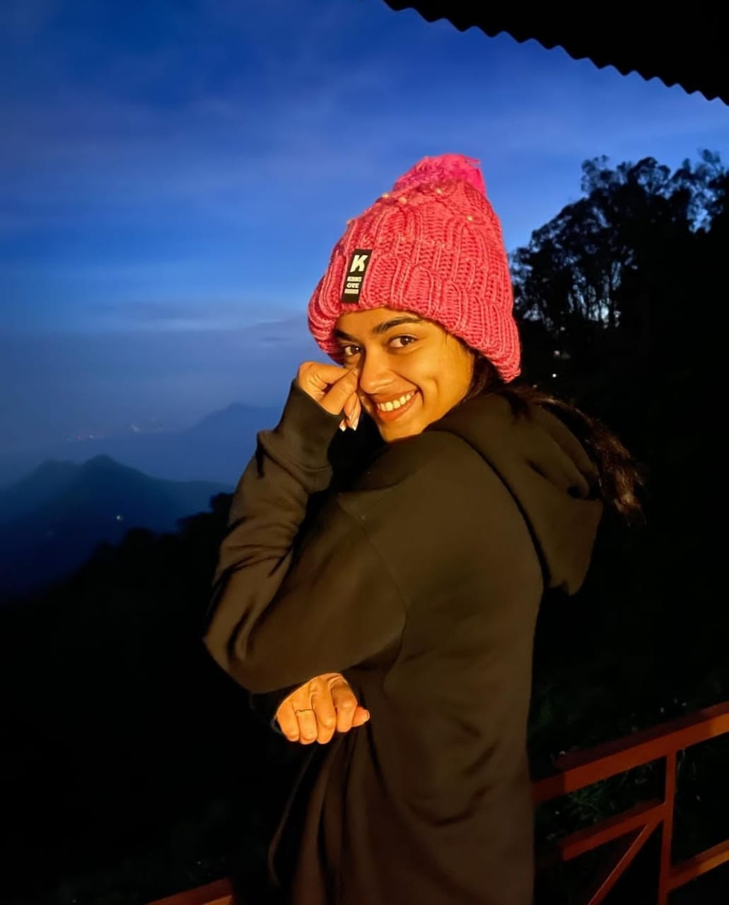 Siddhi Idnani Visit Kodaikanal Hills Viral Video Photos