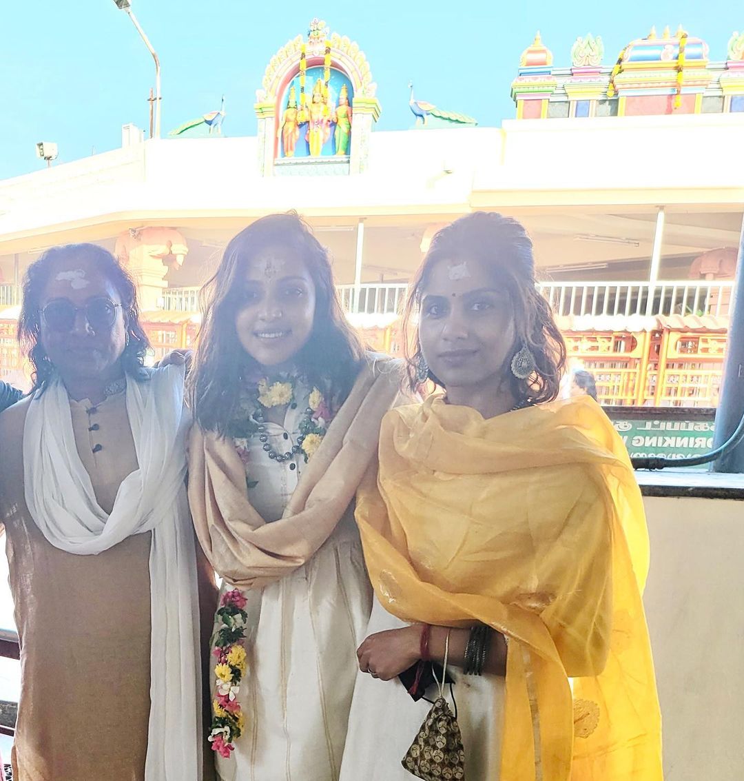 Amala Paul Visit Palani Murugan Temple