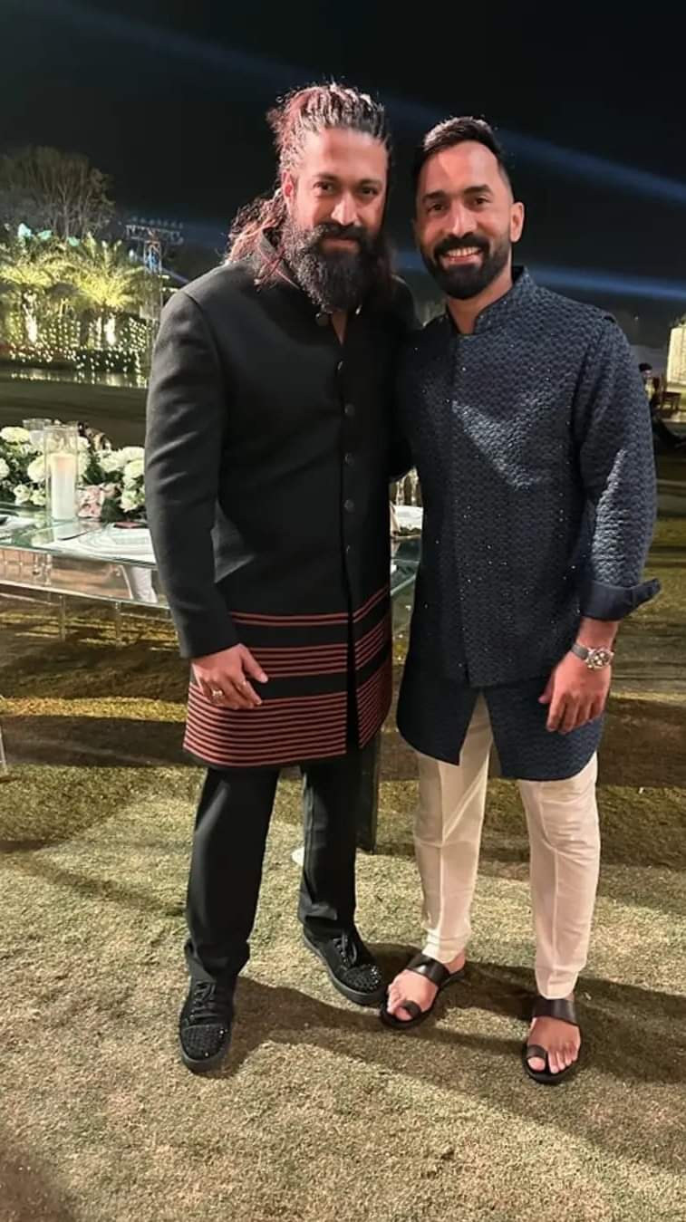KGF Actor Yash with Tamilnadu Cricketer Dinesh Karthik