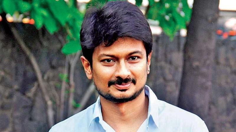 Udhayanidhi stalin pays Respect to Late Ajith Kumar Father 
