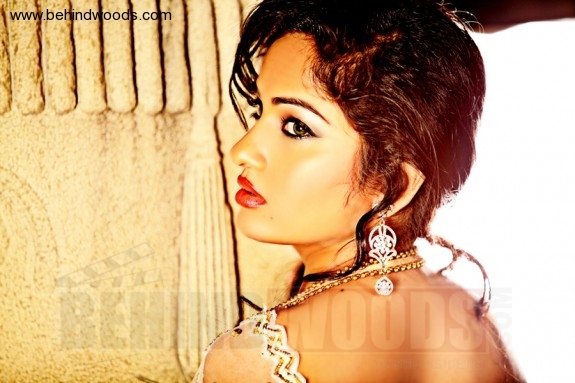 Madhavi Latha (aka) MadhaviLatha