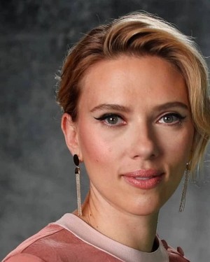 Scarlett Johansson (aka) Scarlett
