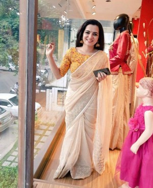 Dhivyadharshini (aka) Dhivya dharshini