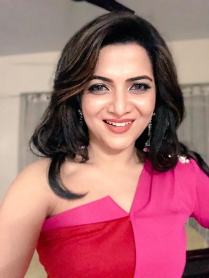 Dhivyadharshini (aka) Dhivya dharshini