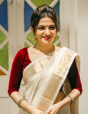 Dhivyadharshini (aka) Dhivya dharshini