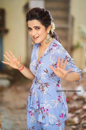 Dhivyadharshini (aka) Dhivya dharshini