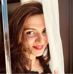 Dhivyadharshini (aka) Dhivya dharshini
