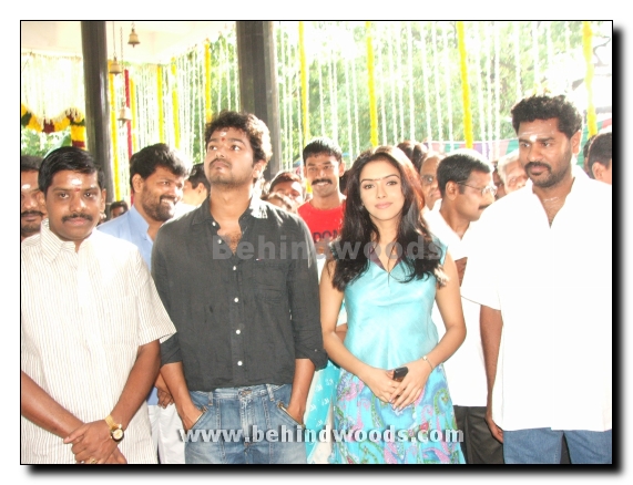 Pokkiri begins the game!!