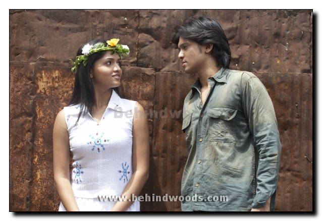 Kadhalil Vizhundhaen Movie Gallery