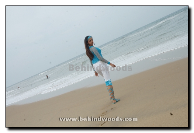 Kizakku Kadarkarai Salai Movie Gallery