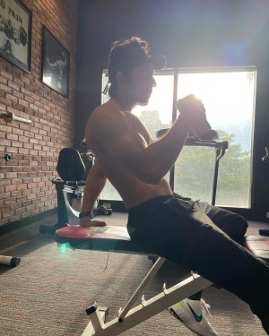 Ayushmann Khurrana (aka) AyushmannKhurrana