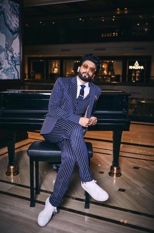 Ranveer Singh (aka) Ranveersingh