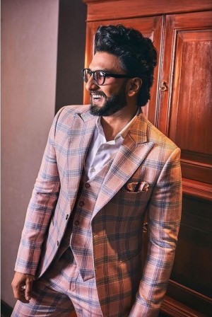 Ranveer Singh (aka) Ranveersingh