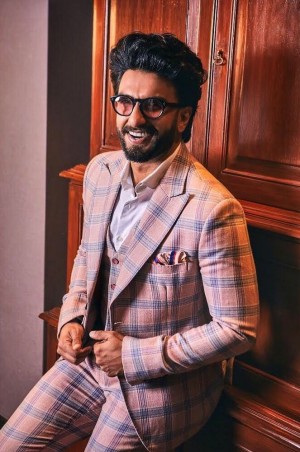 Ranveer Singh (aka) Ranveersingh