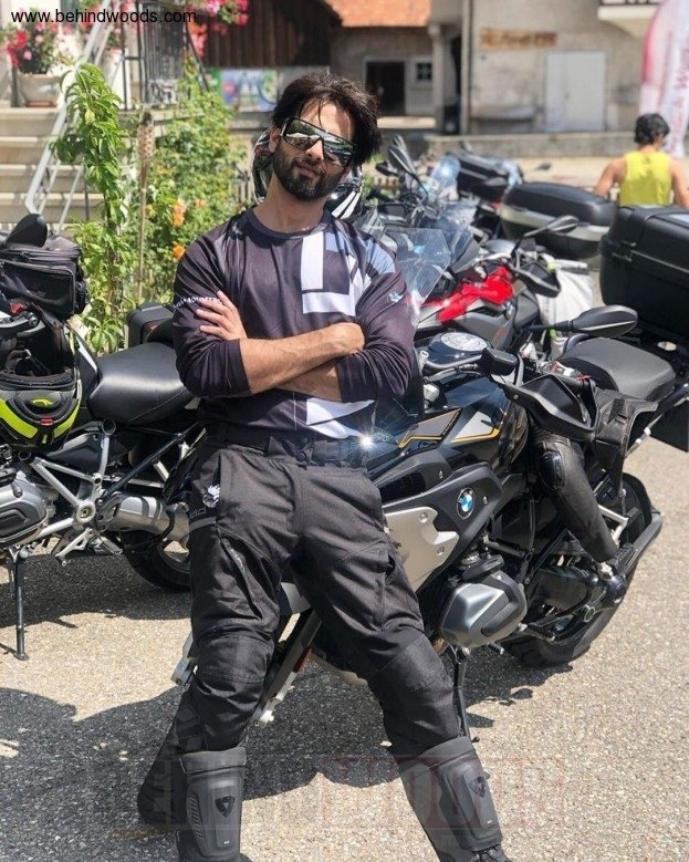 Shahid Kapoor (aka) ShahidKapoor