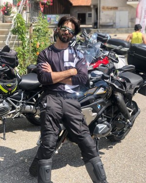 Shahid Kapoor (aka) ShahidKapoor