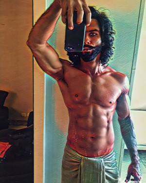 Shahid Kapoor (aka) ShahidKapoor