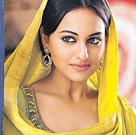 Sonakshi Sinha goes to Delhi to shoot for Holiday