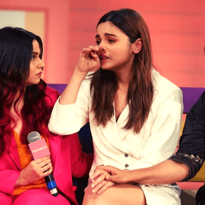 Alia Bhatt cries on stage when sister Shaheen Bhatt talks about depression