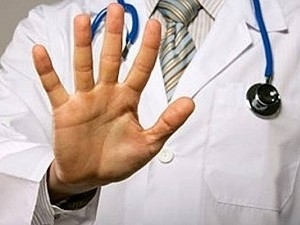 Kid has slided down to dangerous levels without treatment! - Filmmaker blasts hospital for waiting for money transfer