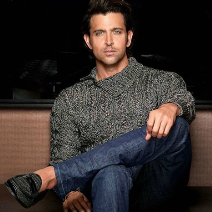 Hrithik Roshan signs his next film with Vikas Bahl