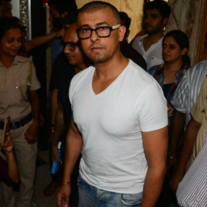 Sonu Nigam shaves his head on ‘Loudspeaker’ debate