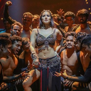 Viral: Sunny Leone's recent pictures from the sets are steaming hot