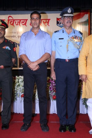 Akshay Kumar Pays Homage To The Martyrs On Kargil Day
