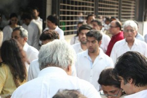 Bollywood Industry's Last Respect To Vinod Khanna