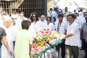 Bollywood Industry's Last Respect To Vinod Khanna