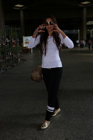 Gauhar Khan Spotted At Airport