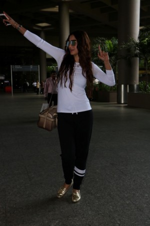 Gauhar Khan Spotted At Airport