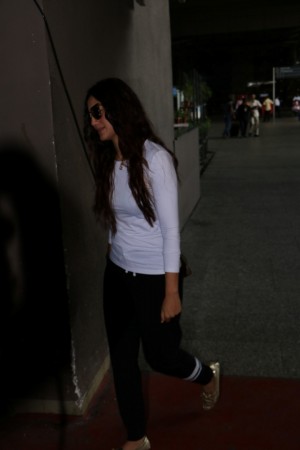 Gauhar Khan Spotted At Airport