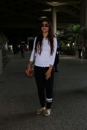 Gauhar Khan Spotted At Airport