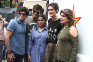 Kriti Sanon Celebrate Her Birthday With Bareilly Ki Barfi Team