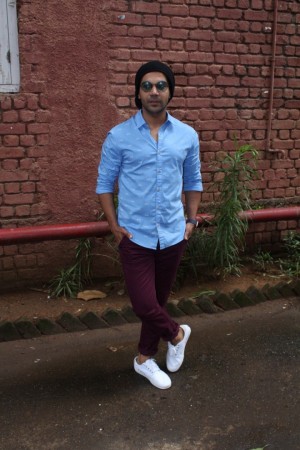 Kriti Sanon Celebrate Her Birthday With Bareilly Ki Barfi Team