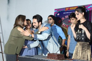 Kriti Sanon Celebrate Her Birthday With Bareilly Ki Barfi Team