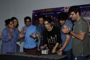 Kriti Sanon Celebrate Her Birthday With Bareilly Ki Barfi Team
